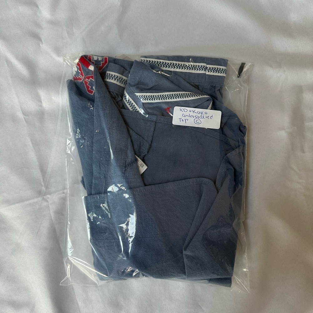 RD + Koko Embroidered Blue Women's Top - SZ M - Picture 8 of 8